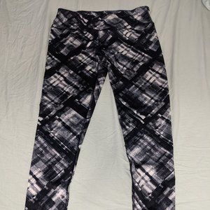 90 degree by reflex Leggings size large black and white pattern